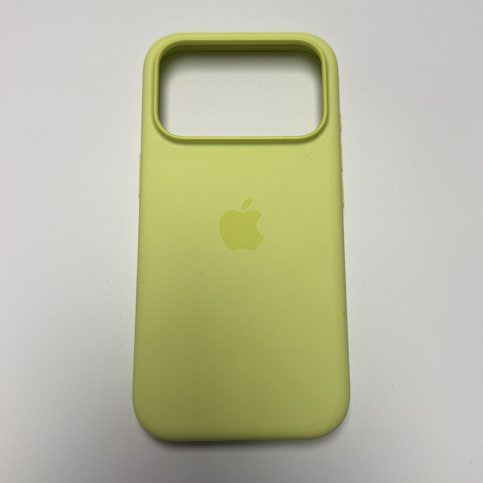 Apple iPhone 17 Pro Silicone Case with MagSafe, Neon Yellow